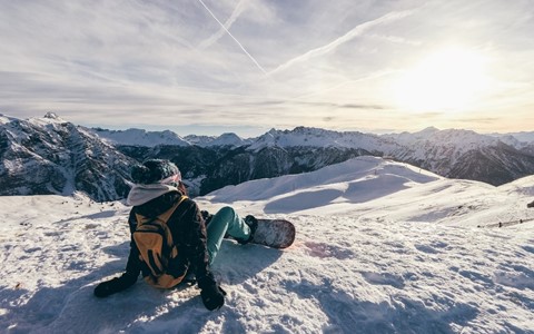How to cut costs on your ski trip without compromising quality or your safety